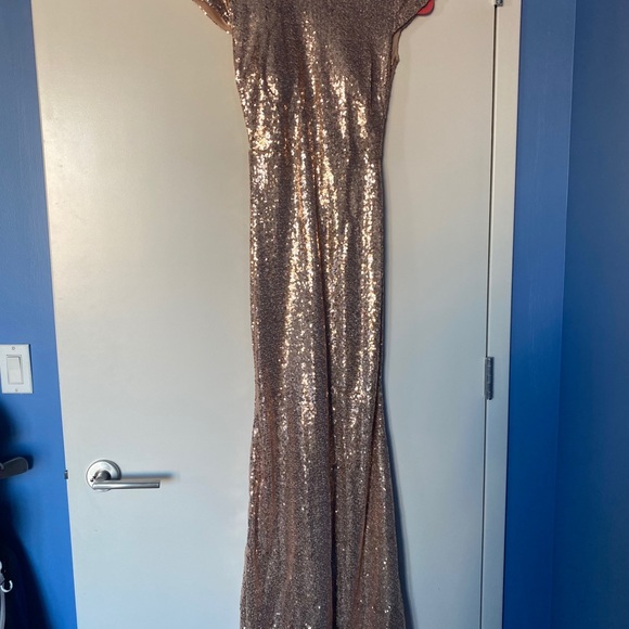 Rose gold sequin gown - Picture 4 of 6